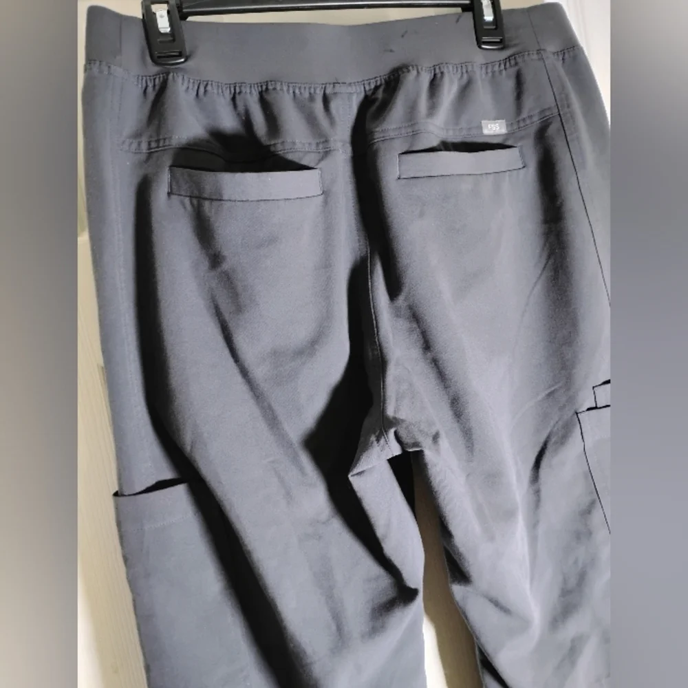 FIGS Men's Technical Collection Axim Cargo Scrub Pants Large Short